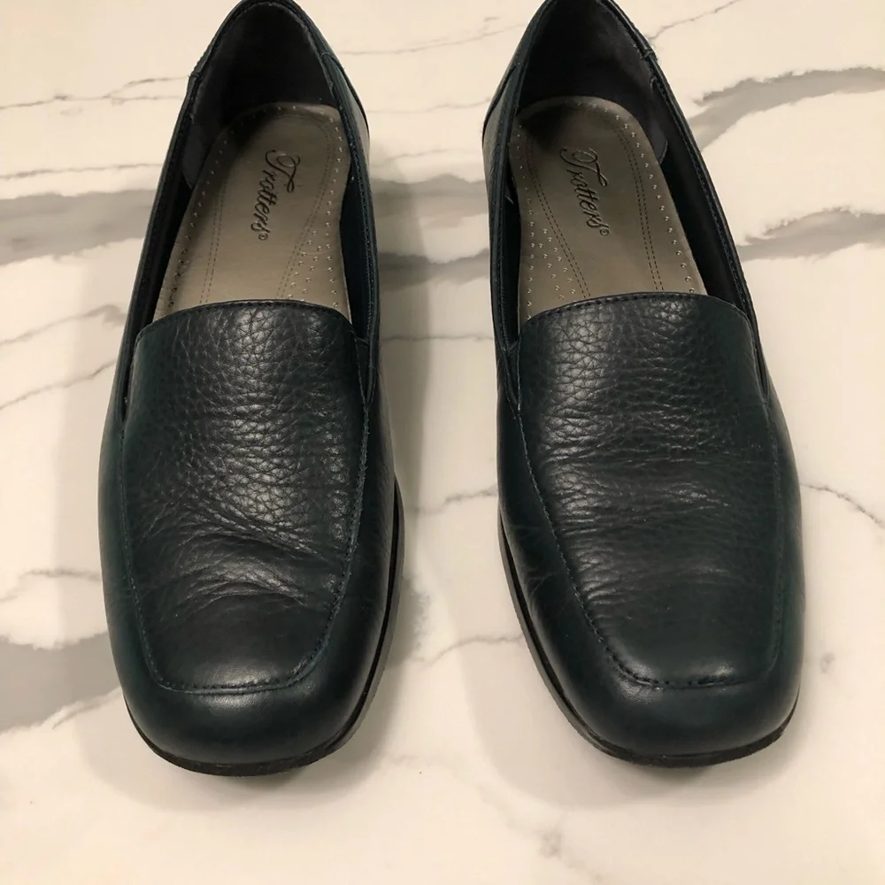 Trotters Jeann Navy Slip On Loafer Flats Size 10M - Picture 2 of 7